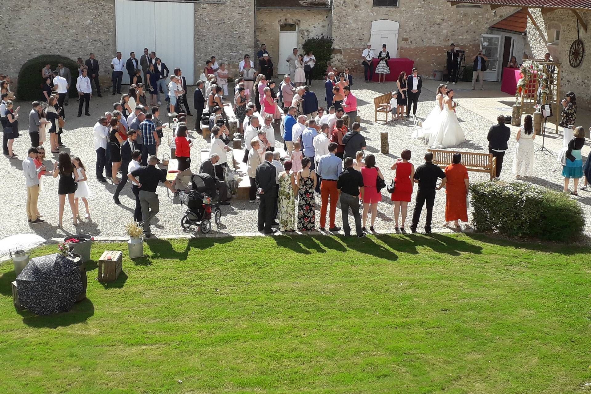 Cérémonie laique dans la cour